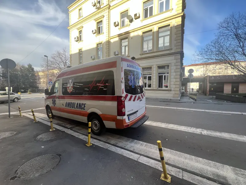 Sanitetski tim vodi brigu o pacijentu